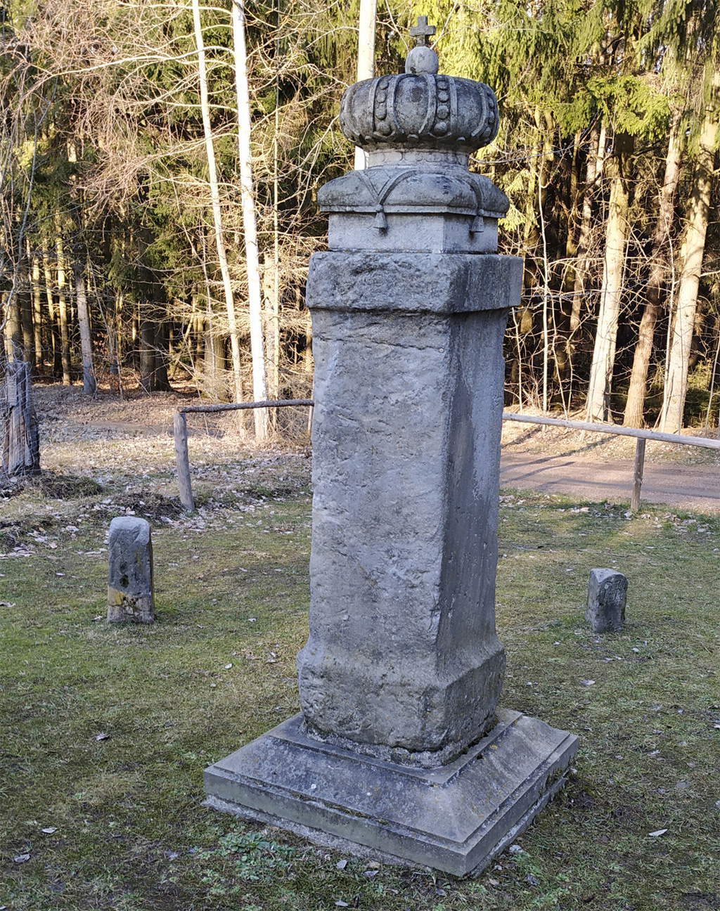 Forstgrenzsteine / Jagdsäule