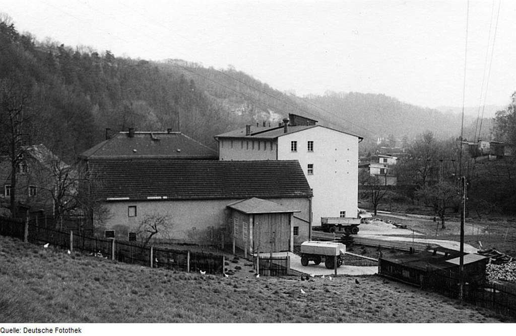 Deutsche Fotothek‎, <a href='https://commons.wikimedia.org/wiki/File:Fotothek_df_rp-a_0730062_Triebischtal-Garsebach._Fichtenmühle,_Außenansicht.jpg'>Fotothek df rp-a 0730062 Triebischtal-Garsebach. Fichtenmühle, Außenansicht</a>, <a href='https://creativecommons.org/licenses/by-sa/3.0/de/legalcode'>CC BY-SA 3.0 DE</a>
