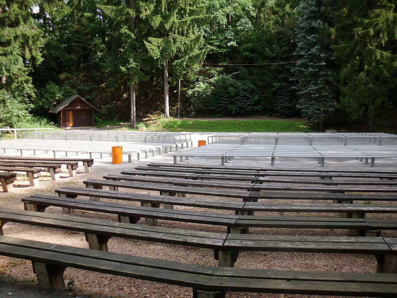 Steinhübel Neuwürschnitz mit Waldbühne
