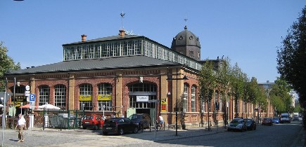  I, [a]https://commons.wikimedia.org/wiki/User:Gewa13[/a][n]Gewa13[/n], [a]https://commons.wikimedia.org/wiki/File:Markthallchem.JPG[/a][n]Markthallchem[/n], [a]https://creativecommons.org/licenses/by-sa/3.0/legalcode[/a][n]CC BY-SA 3.0[/n] 