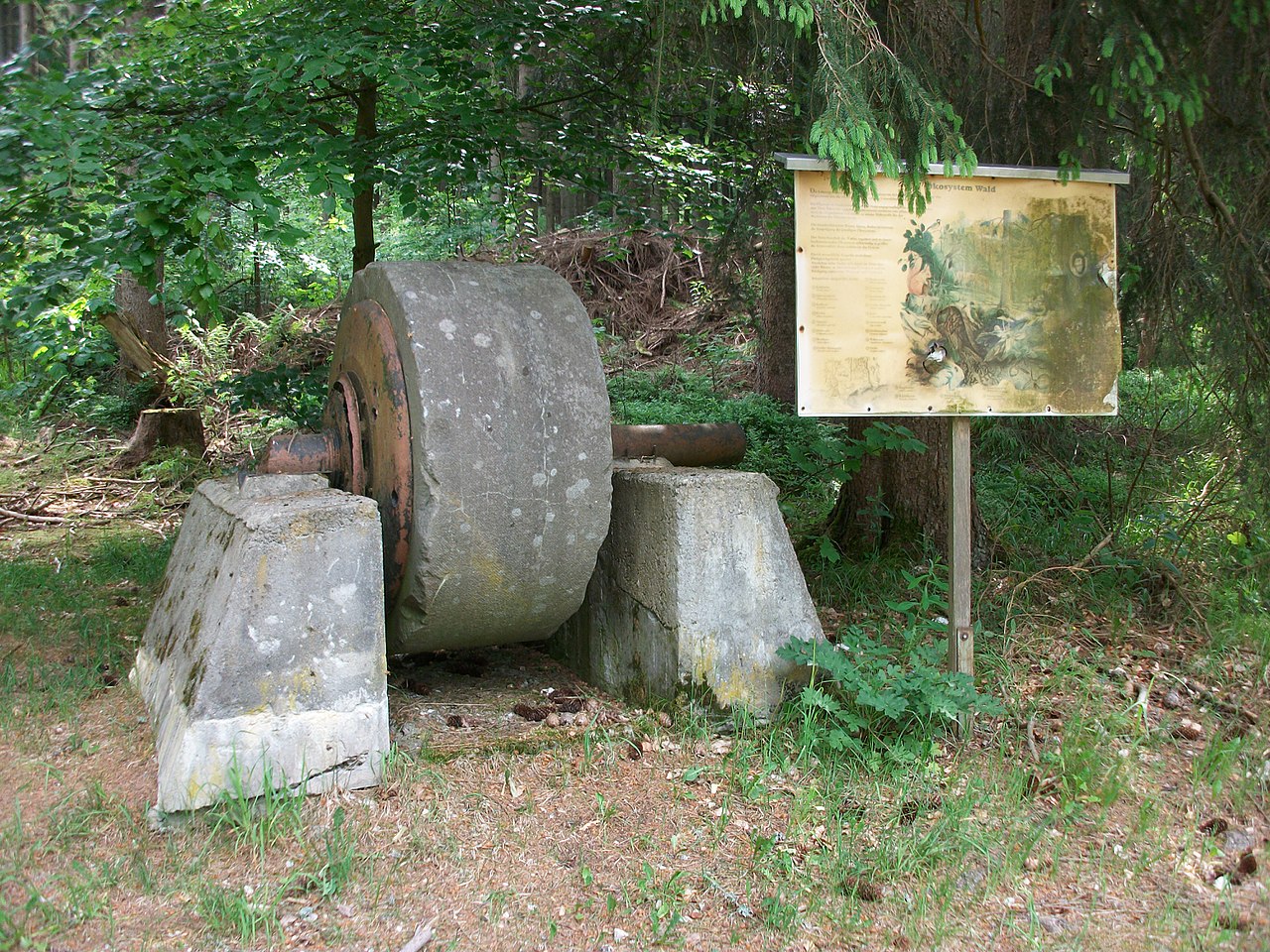 Schleifstein einer ehemaligen Papiermühle