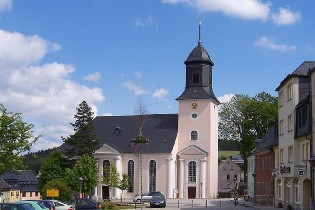 [a]https://commons.wikimedia.org/wiki/User:Devilsanddust[/a][n]Devilsanddust[/n], [a]https://commons.wikimedia.org/wiki/File:Kirche_Gruenhain.jpg[/a][n]Kirche Gruenhain[/n], [a]https://creativecommons.org/licenses/by-sa/3.0/legalcode[/a][n]CC BY-SA 3.0[/n] 